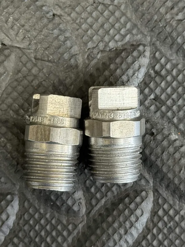 Surface cleaner spray tips