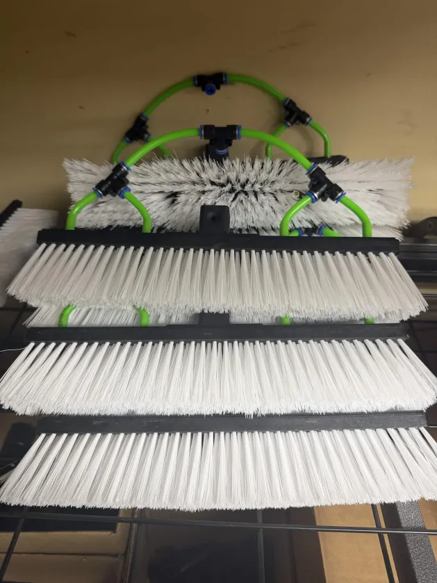 Water fed combo brush heads front view