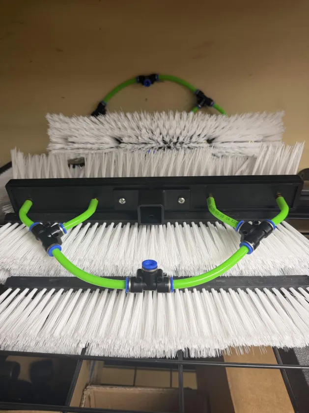 Water fed combo brush heads fittings view